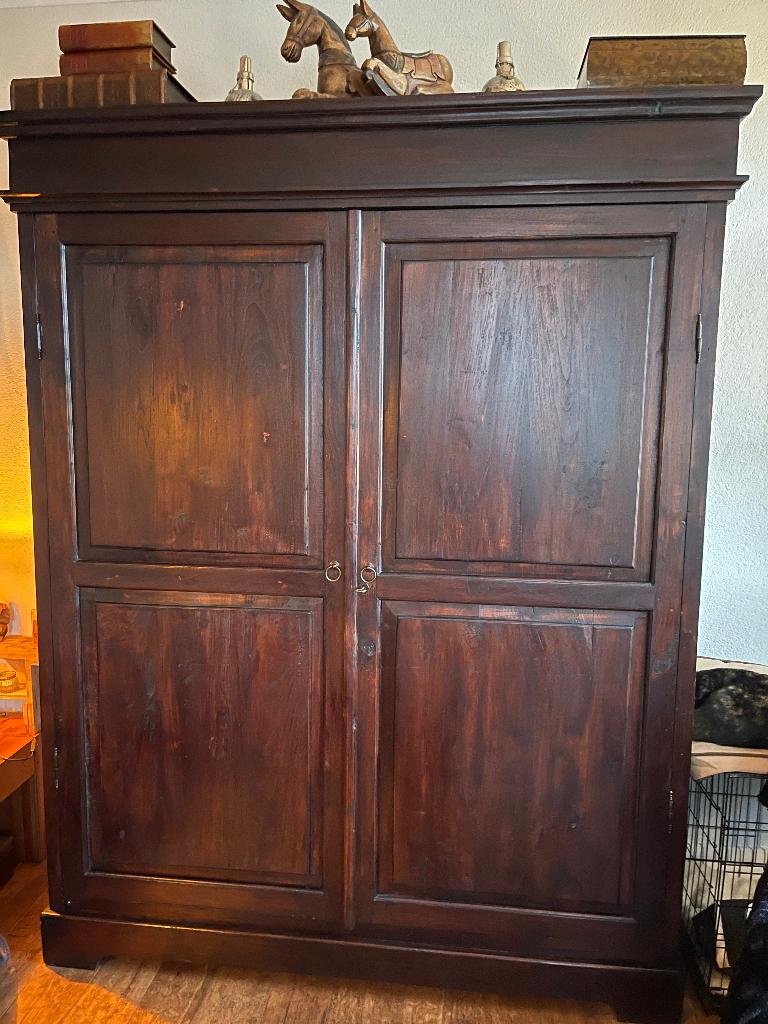 Grote handgemaakte massief houten kast, Ophalen