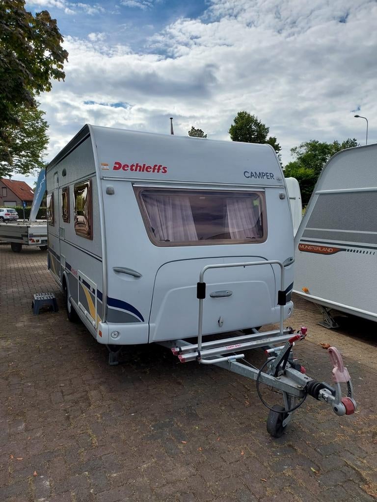 Dethleffs Camper 460DB caravan met fietsendrager en voortent, Caravans en Kamperen, Caravans, Vast bed, Rondzit, Ringverwarming