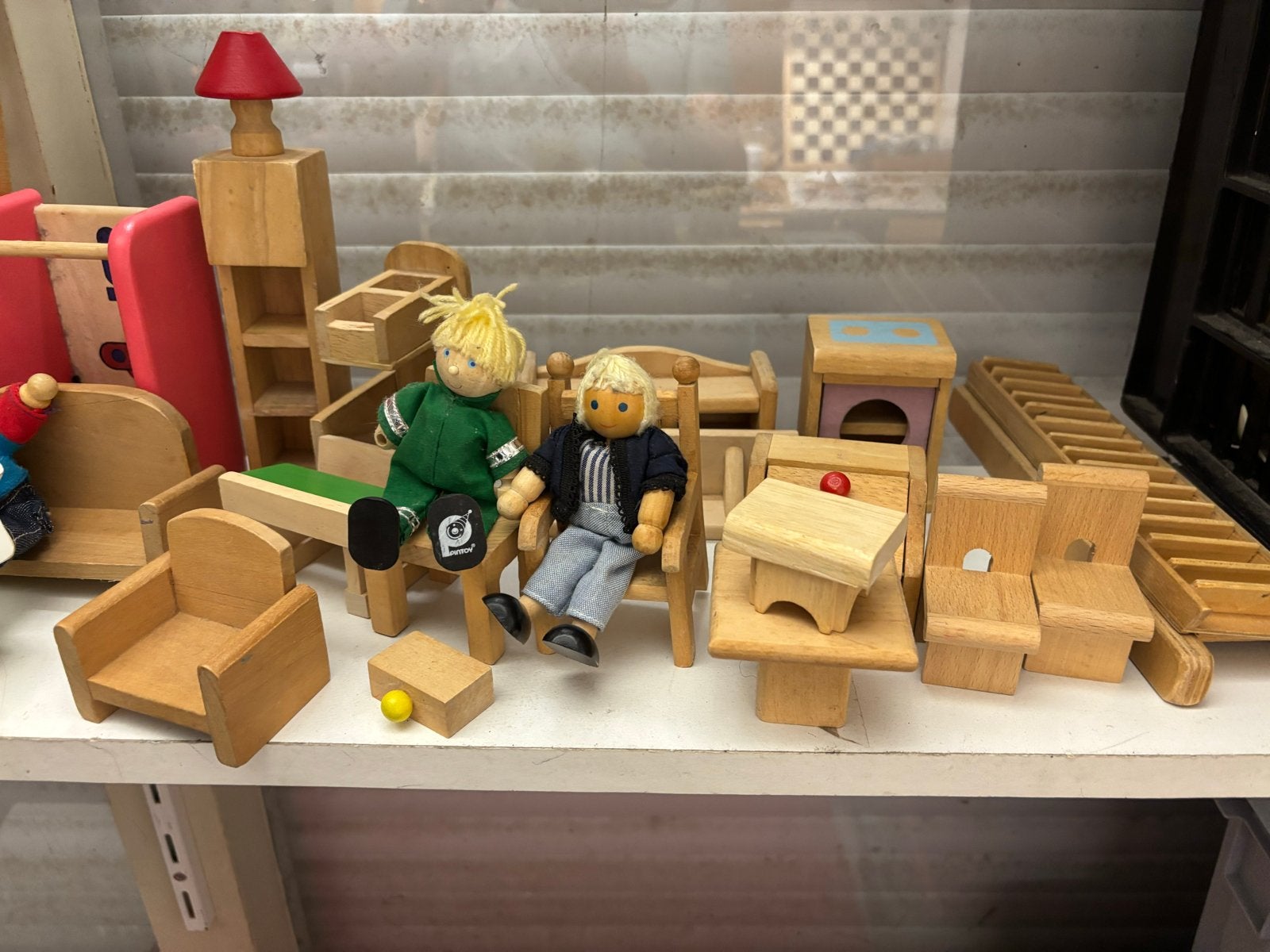 Complete inboedel met bewoners voor een poppenhuis., Ophalen, Gebruikt, Poppenhuis