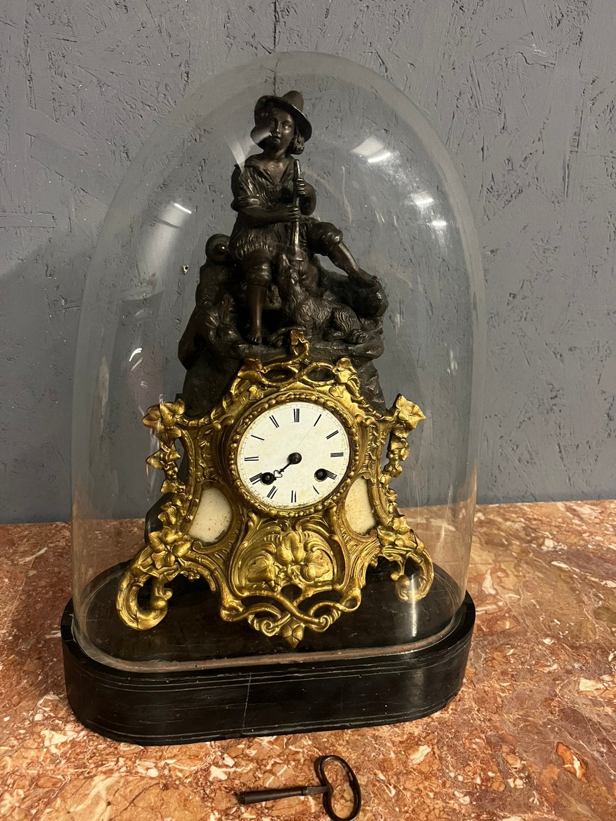 Sierlijke pendule met glazen stolp brocante, Ophalen