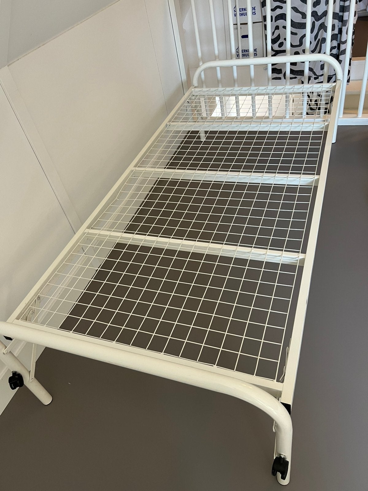 Opklap bed in goede staat, Huis en Inrichting, Slaapkamer | Bedden, Ophalen, Zo goed als nieuw, Eenpersoons, Hout