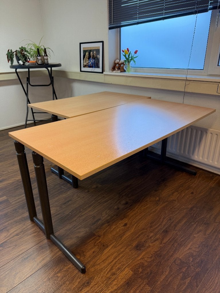 Twee ruime (hoek) bureau's, Ophalen of Verzenden, Gebruikt, Bruin, Duo-bureau