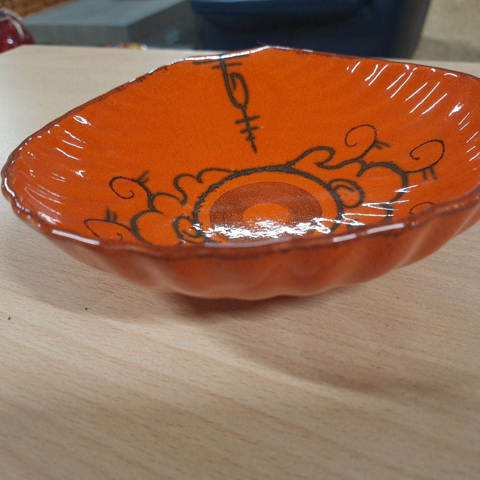 Vintage Flora gouda oranje keramische Schaal - Handgemaakt, Keramiek, Vintage, Ophalen of Verzenden, Schaal of Schalen