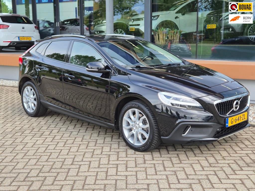 Volvo V40 Cross Country 1.5 T3 Polar+ Luxury, Auto's, Euro 6, 4 cilinders, 700 kg, Zwart