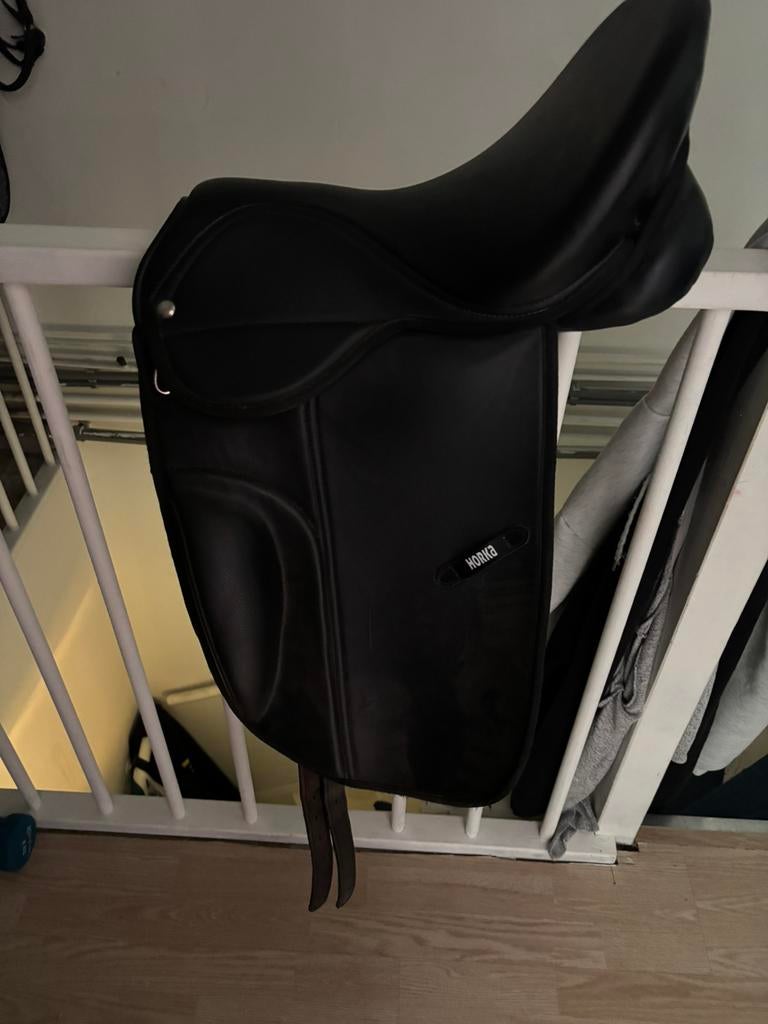 Horka dressuurzadel 16 inch te koop en veelzijdigheidszadel, Dieren en Toebehoren, Paarden en Pony's | Zadels, Ophalen of Verzenden