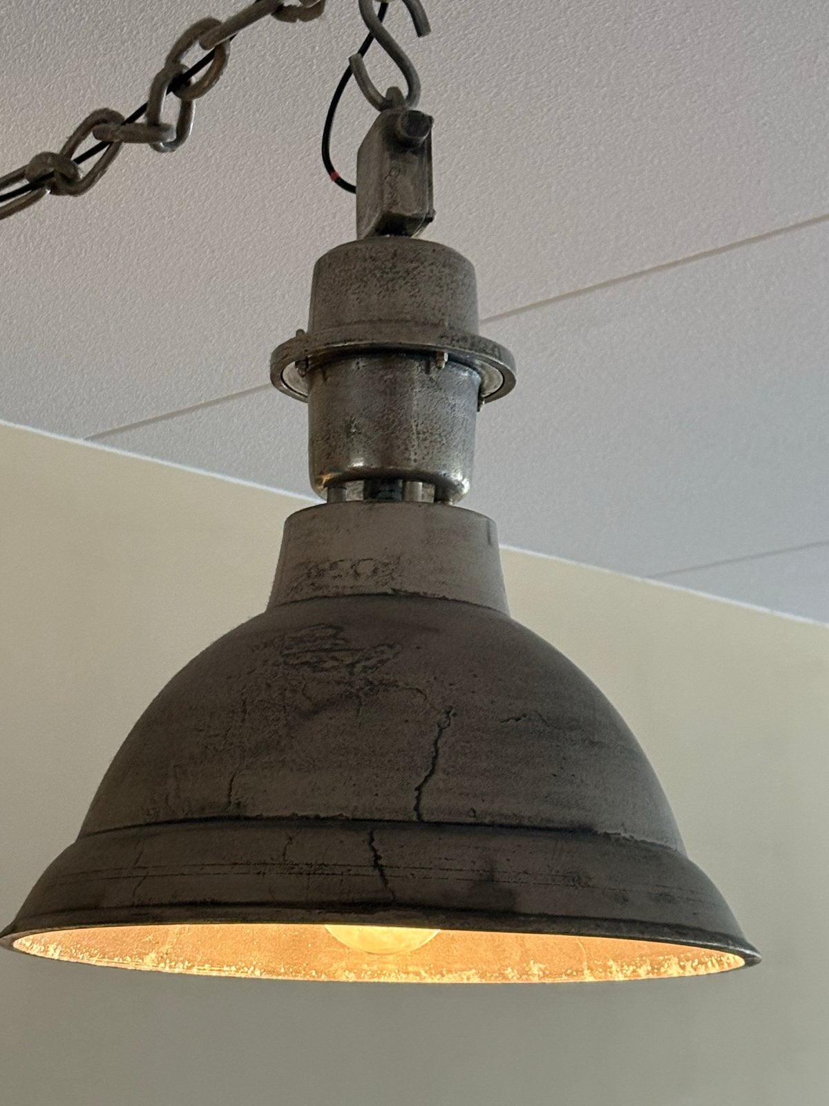 2 stuks Industriële hanglampen - 60 cm hoog (80 euro), Huis en Inrichting, Lampen | Hanglampen, Ophalen, Zo goed als nieuw, Metaal