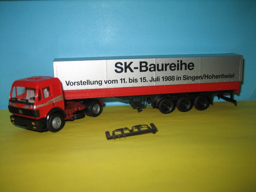 SK-Baureihe  MERCEDES met oplegger  Herpa, Ophalen of Verzenden, Zo goed als nieuw, Bus of Vrachtwagen, Herpa