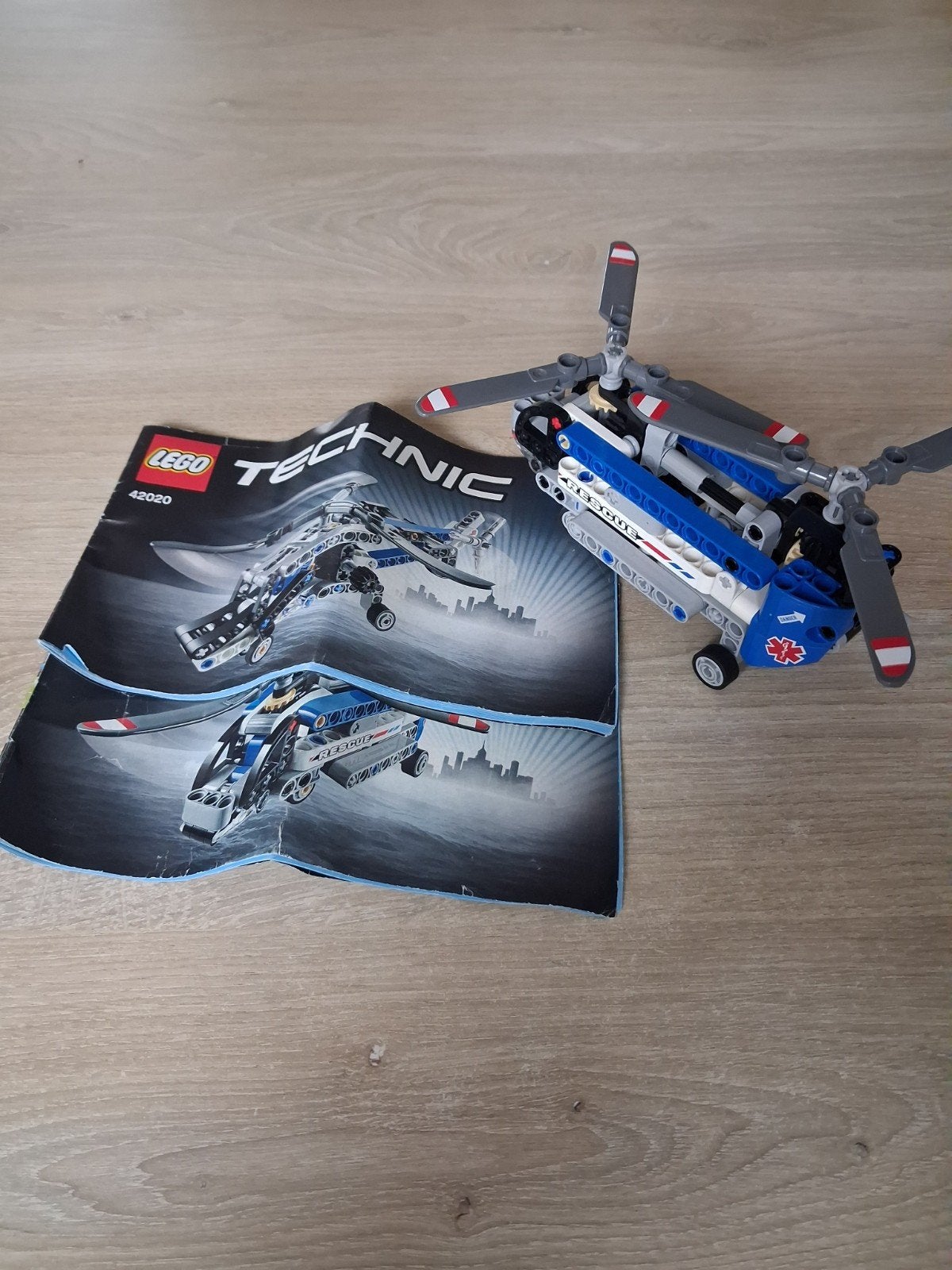 Lego Technic Helikopter 42020 met instructies, Gebruikt, Lego, Inclusief instructies, Ophalen of Verzenden