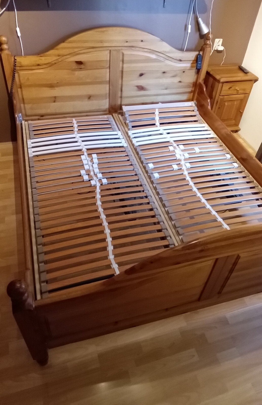 Bed / 180 x 200 / 2 electrische lattenbodem ....geen matras, Huis en Inrichting, Ophalen of Verzenden, Gebruikt, Tweepersoons