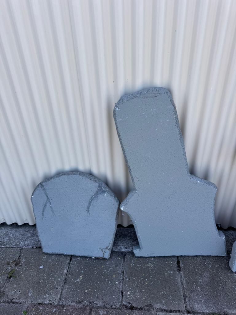 24 grafstenen (piepschuim), Ophalen of Verzenden, Zo goed als nieuw