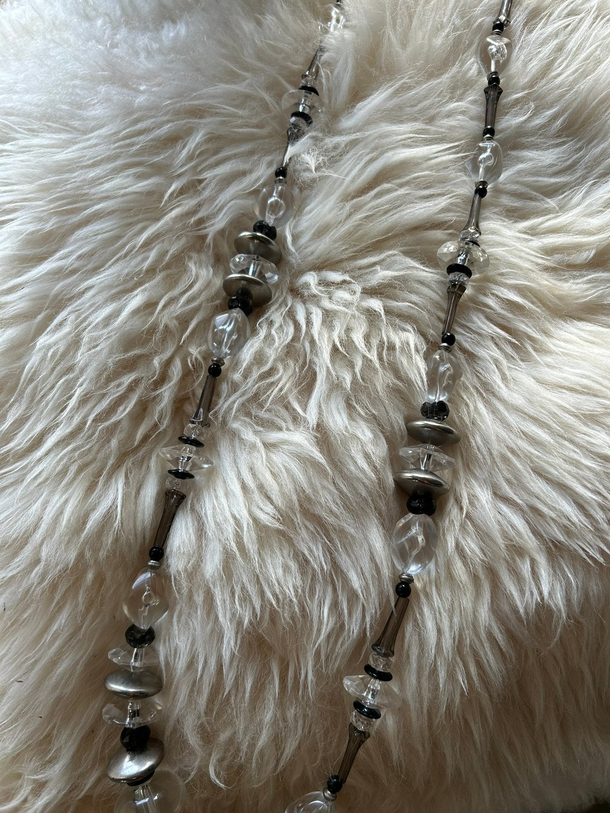 Lange zilveren zwarte ketting met kralen, Sieraden, Tassen en Uiterlijk, Kettingen, Ophalen of Verzenden, Zo goed als nieuw, Zilver