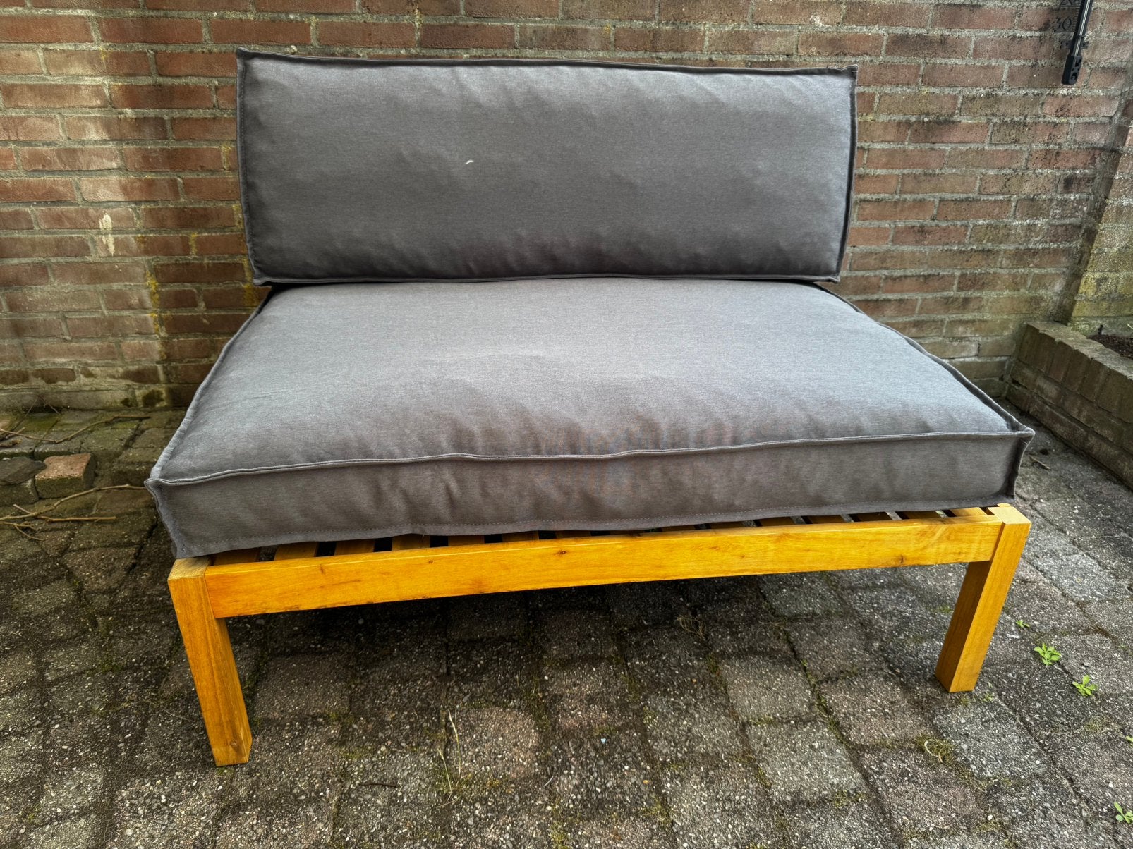 Palletbank (teakhout) met extra dikke kussens., Ophalen, Zo goed als nieuw, Teakhout