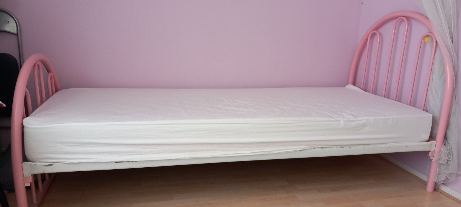 Eenpersoonsbed roze metaal met matras, Ophalen, 90 cm, Eenpersoons, Wit