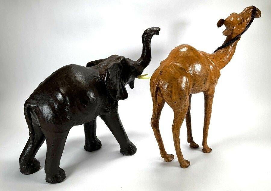 1164. Lederen olifant en dromedaris, eind 20e eeuw, Antiek en Kunst, Ophalen of Verzenden