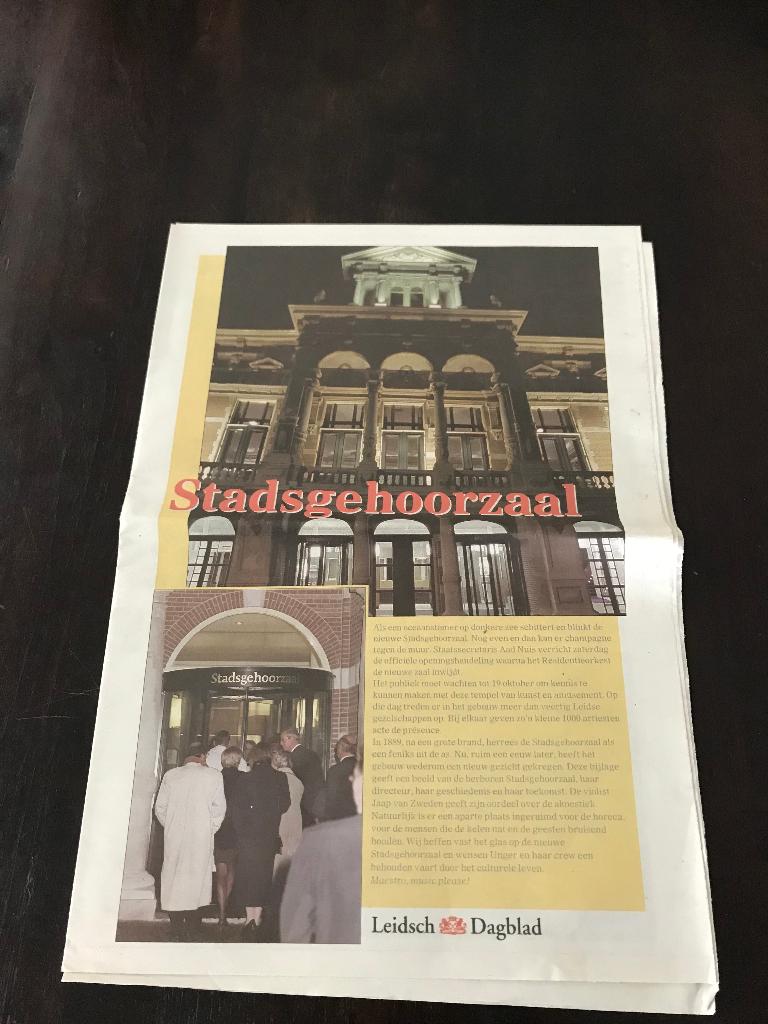 Leidsch dagblad stadsgehoorzaal ., Verzamelen, Tijdschriften, Kranten en Knipsels, Ophalen of Verzenden, 1980 tot heden, Krant