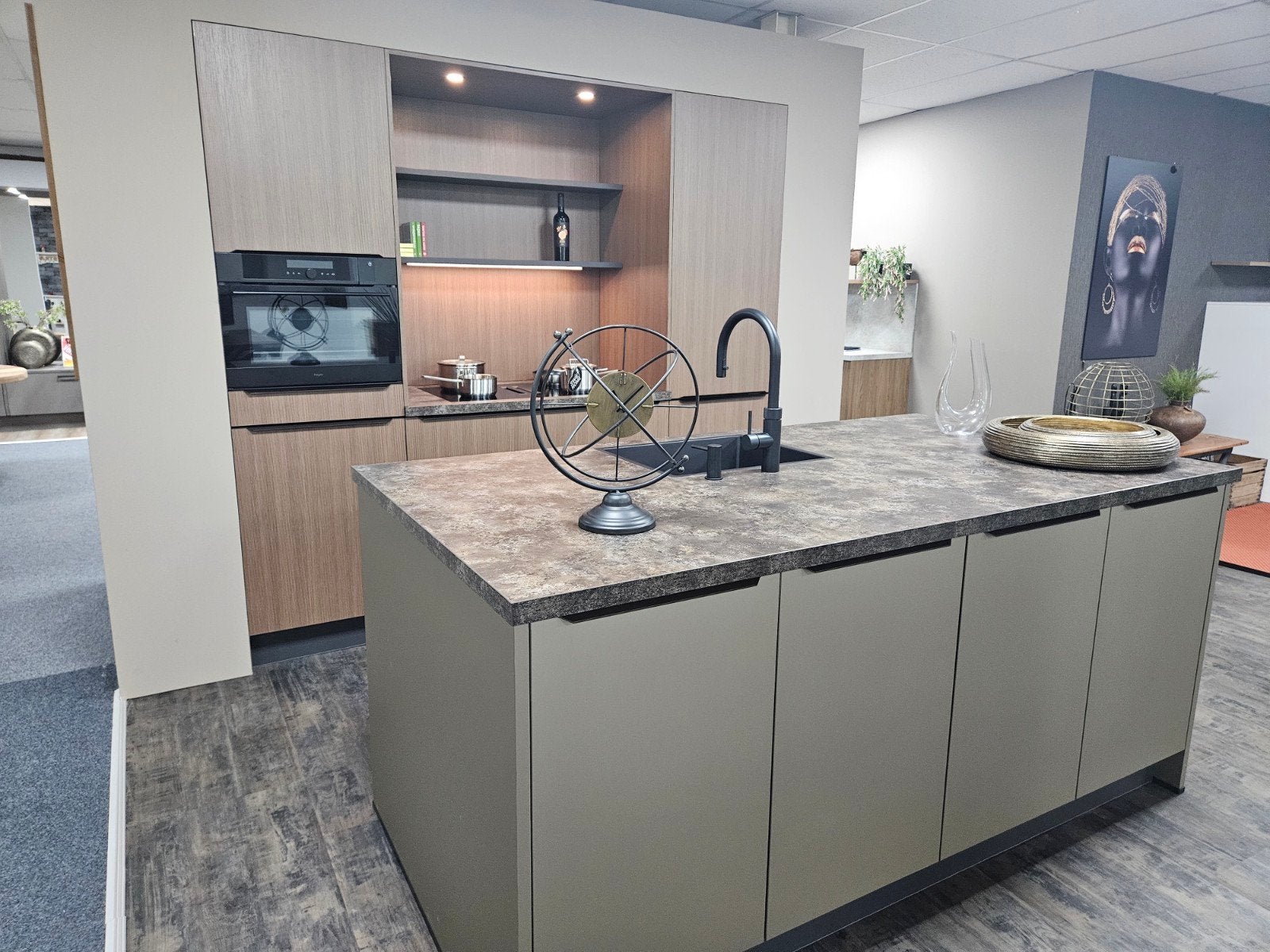 Complete showroomkeuken met eiland, Quooker en Pelgrim, Huis en Inrichting, Keuken | Complete keukens, Ophalen, Overige kleuren