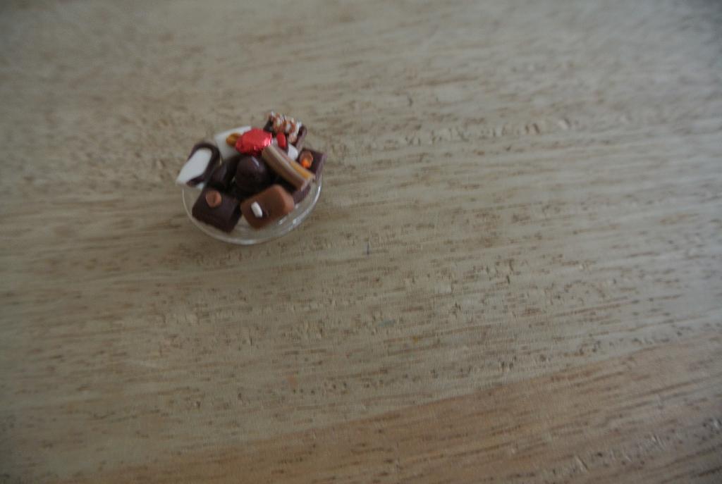 Poppenhuis Glazenschaaltje met bonbons/ nr 7, Ophalen of Verzenden, Zo goed als nieuw, Decoratie