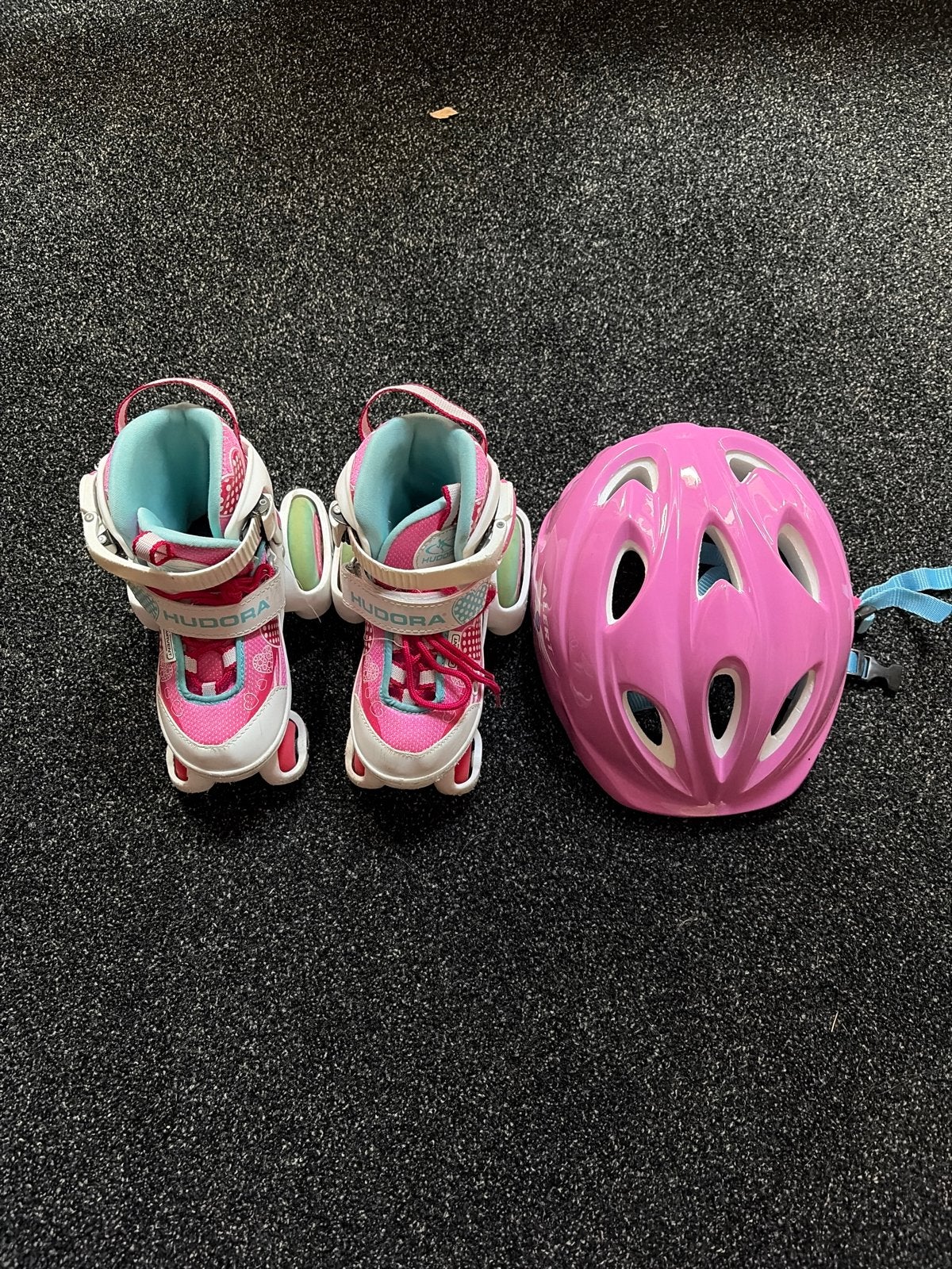 Hudora inline skates roze met helm, Verstelbaar, Kinderen, Zo goed als nieuw, Inline skates 4 wielen