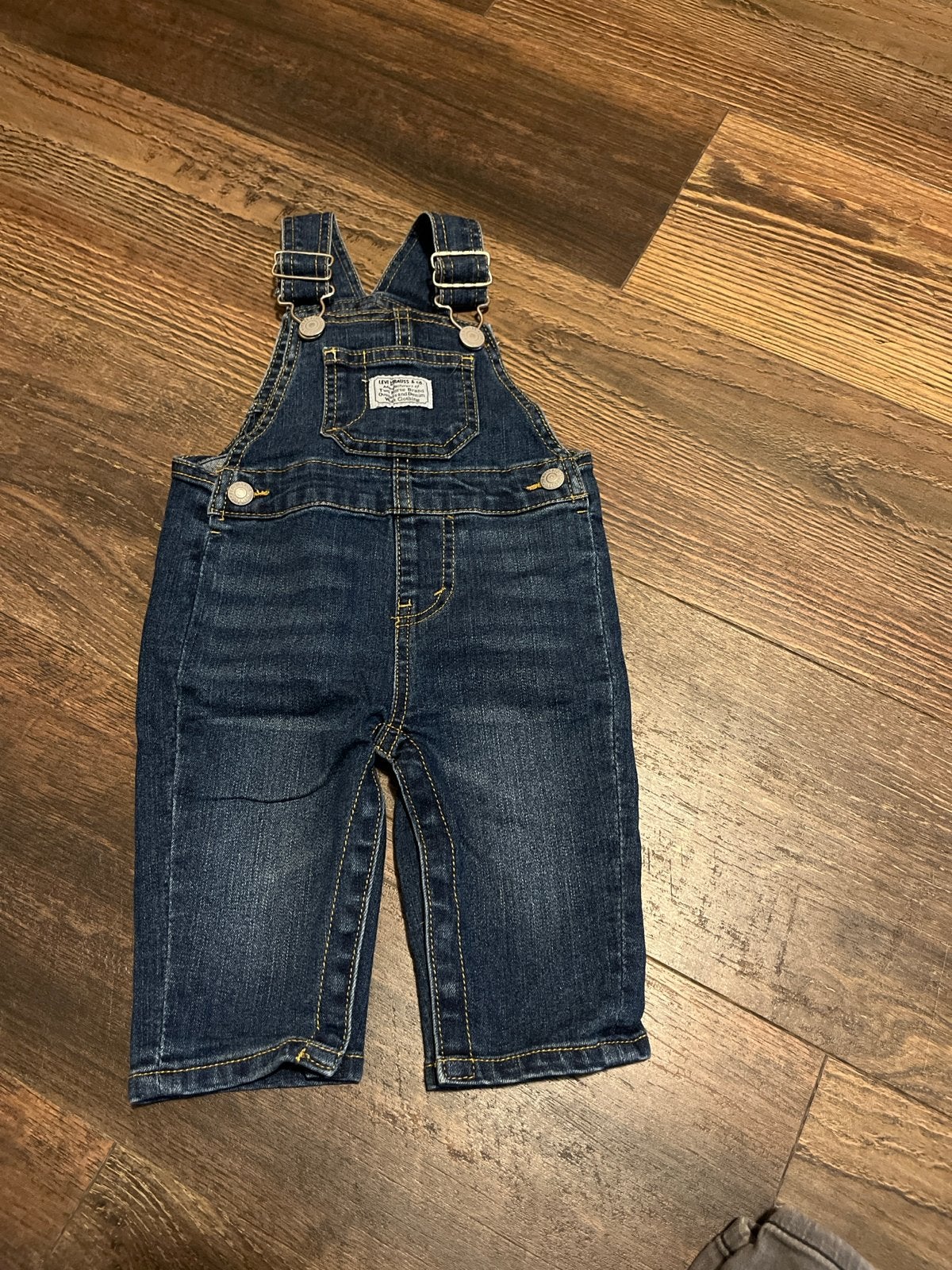 Levi's tuinbroek maat 68 - zo goed als nieuw, Ophalen of Verzenden, Zo goed als nieuw, Jongetje of Meisje, Broekje