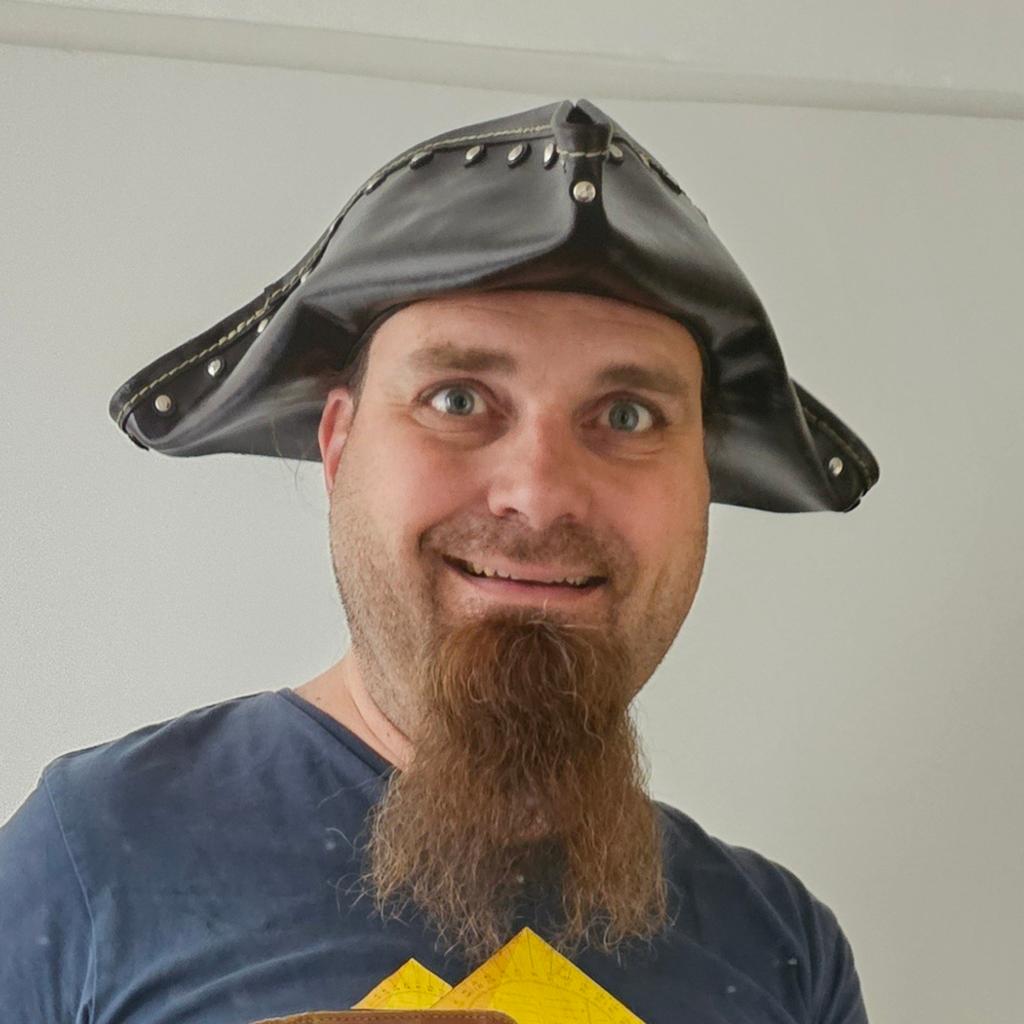 Stoere Piratenhoed echt leer, handgemaakt. Maat 58/59, Ophalen of Verzenden, Zo goed als nieuw, Hoed of Pruik, Historisch