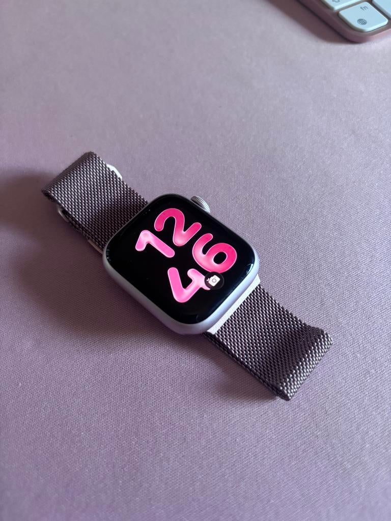 Apple Watch Series 9 GPS 41mm Roze + 5 bandjes, Ophalen, IOS, Zo goed als nieuw, GPS