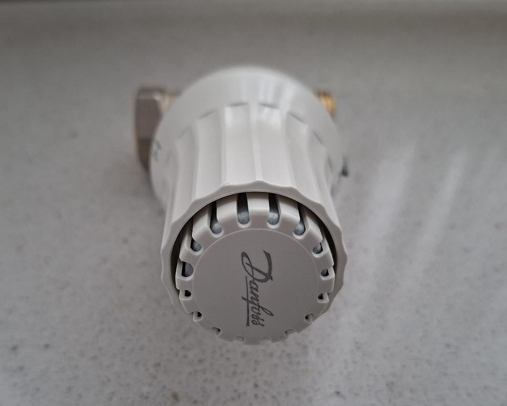 Danfoss radiatorthermostaatknop met haakse radiatorkraan, Ophalen of Verzenden, Zo goed als nieuw