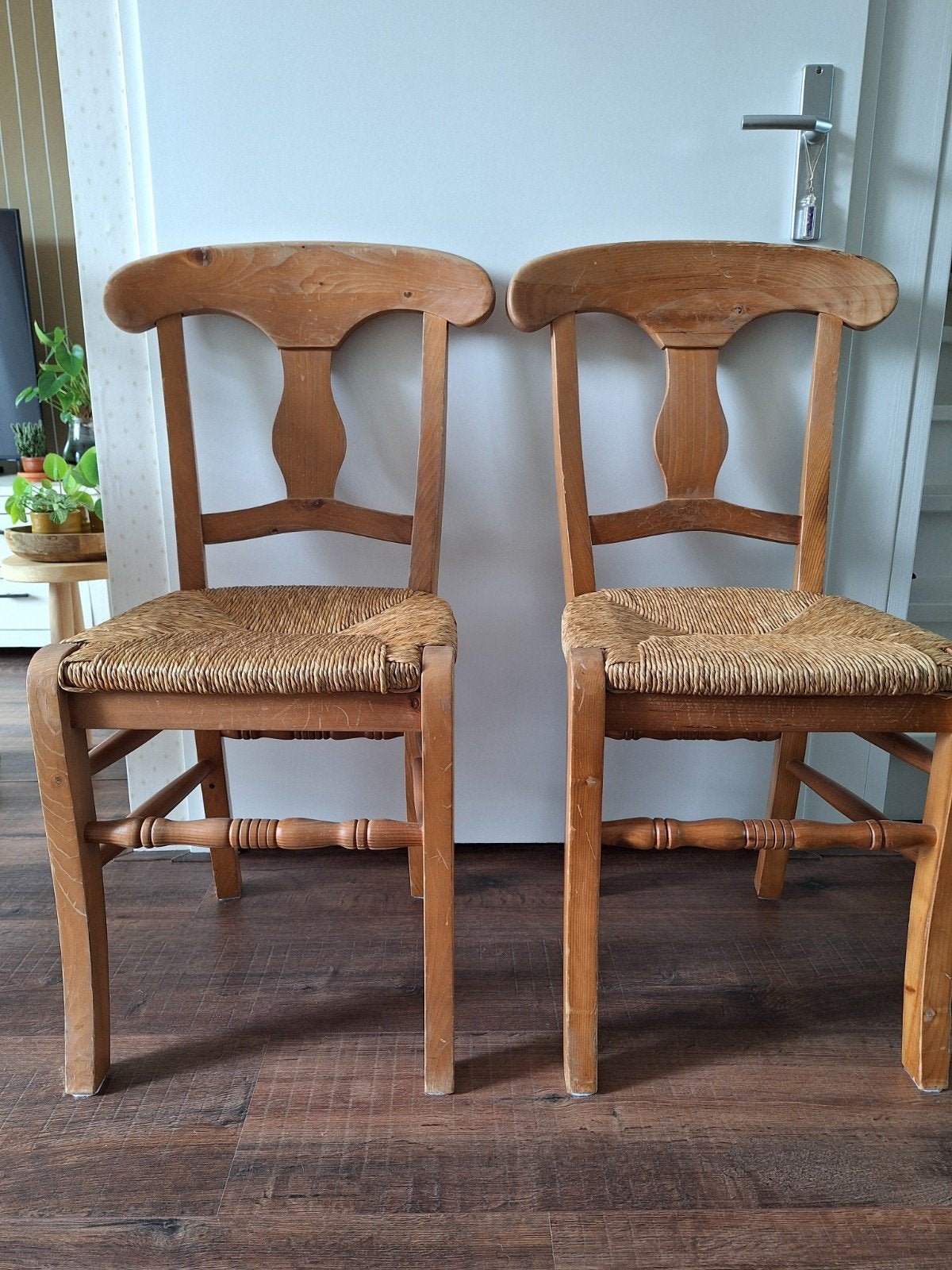 2 vintage houten eetkamerstoelen met biezen zitting, Antiek en Kunst, Antiek | Meubels | Stoelen en Banken, Ophalen