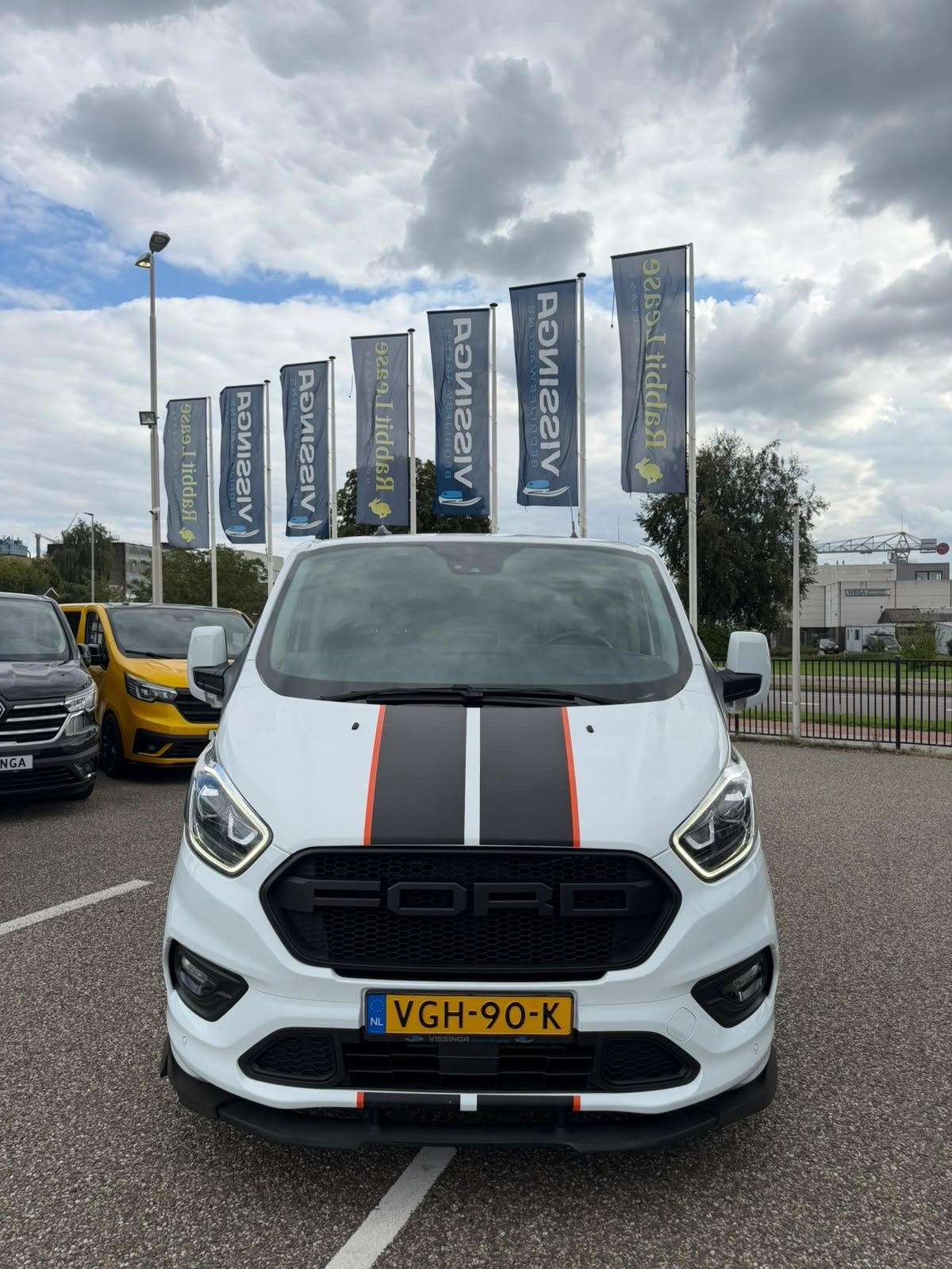 Foto 2 van Ford Transit Custom 320 2.0 TDCI L1H1 Sport (bj 2020)