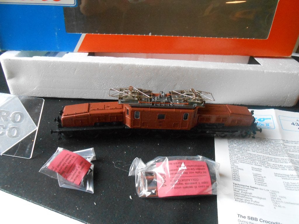 Roco 43941 bruine krokodil van de SBB voor Märklin, Wisselstroom, Locomotief, Ophalen of Verzenden, Zo goed als nieuw