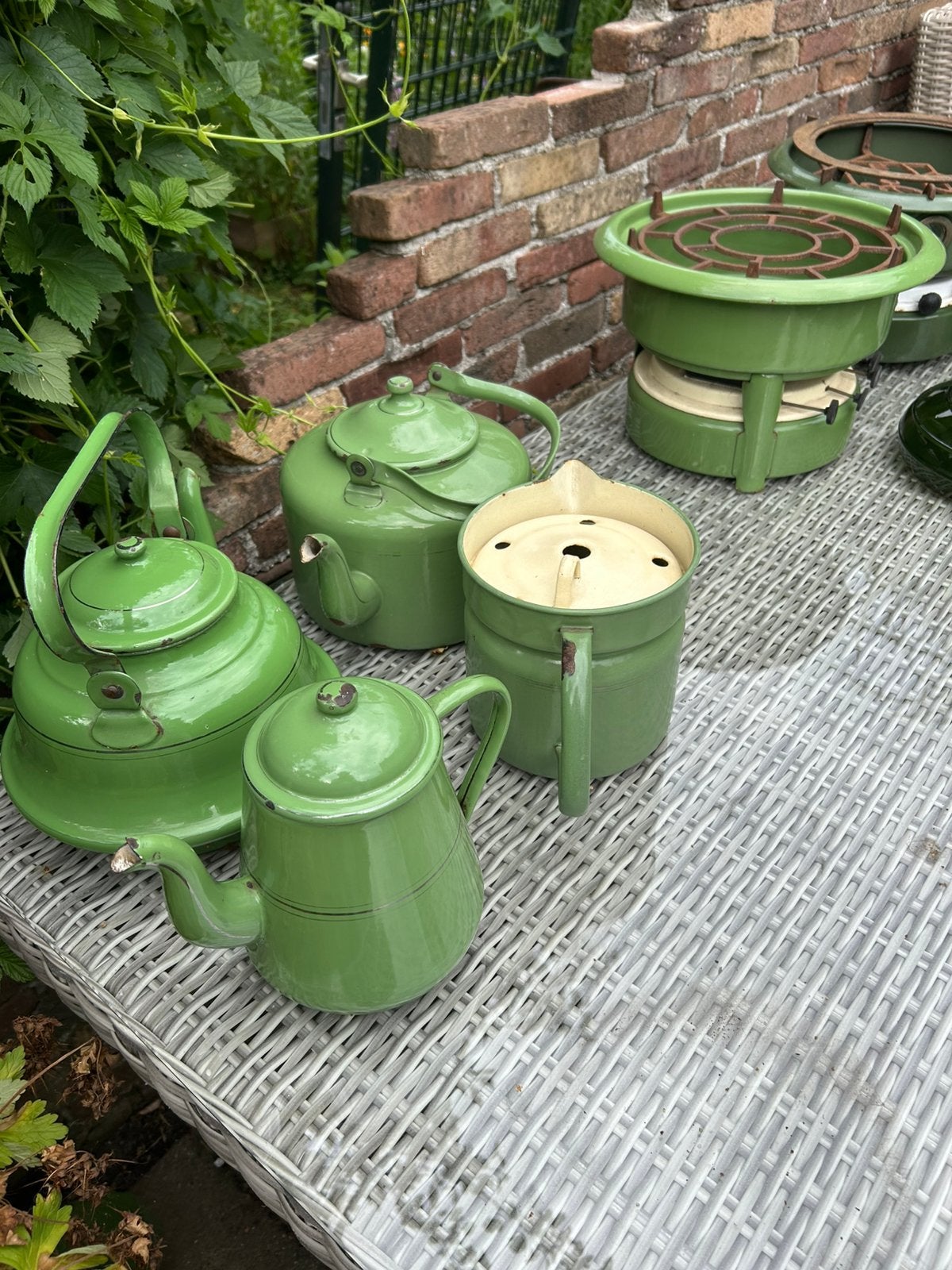 Groen emaille, Ophalen
