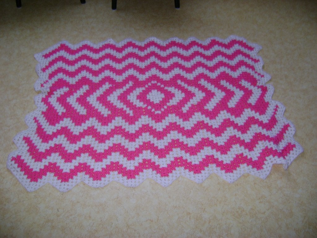 nieuw gehaakt wollen dekentje 120x90roze/wit geschulpte rand, Handgemaakt, 120 cm, Ophalen of Verzenden, Zo goed als nieuw