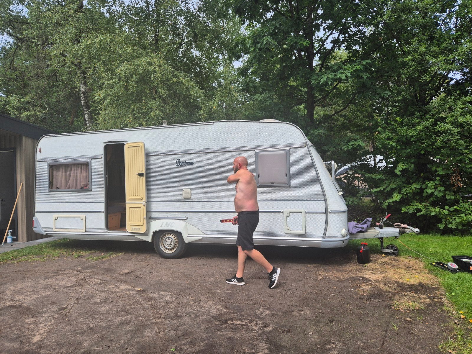 LMC Dominant 560k1 met voortent en erker, Caravans en Kamperen, Rondzit, Frans bed, Particulier, 5 tot 6 meter