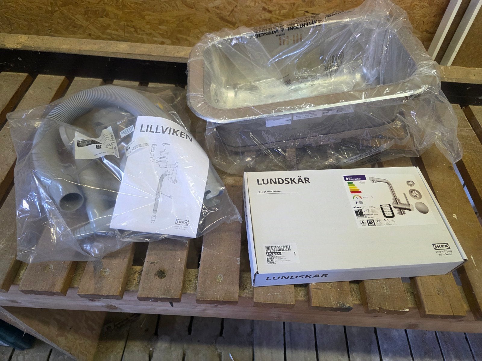 Nieuwe IKEA wasbak met kraan en sifon (Lundskär/Lillviken), Doe-het-zelf en Verbouw, Sanitair, Ophalen of Verzenden, Nieuw, Rvs
