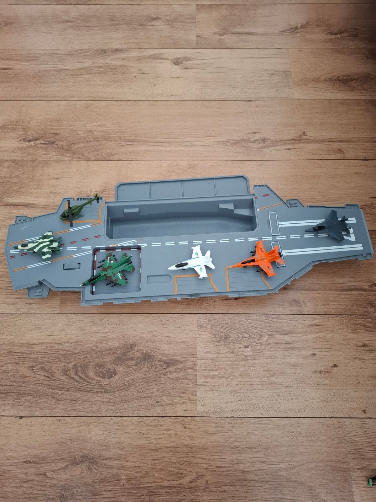 Vliegdekschip Speelset met Vliegtuigen en Helikopters, Kinderen en Baby's, Ophalen, Gebruikt