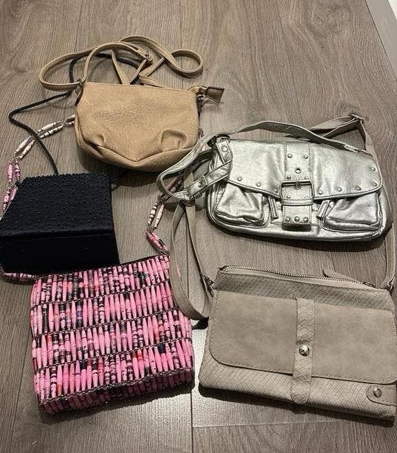 4 tasjes gebruikt. (Roze is weg), Ophalen of Verzenden, Gebruikt, Zwart