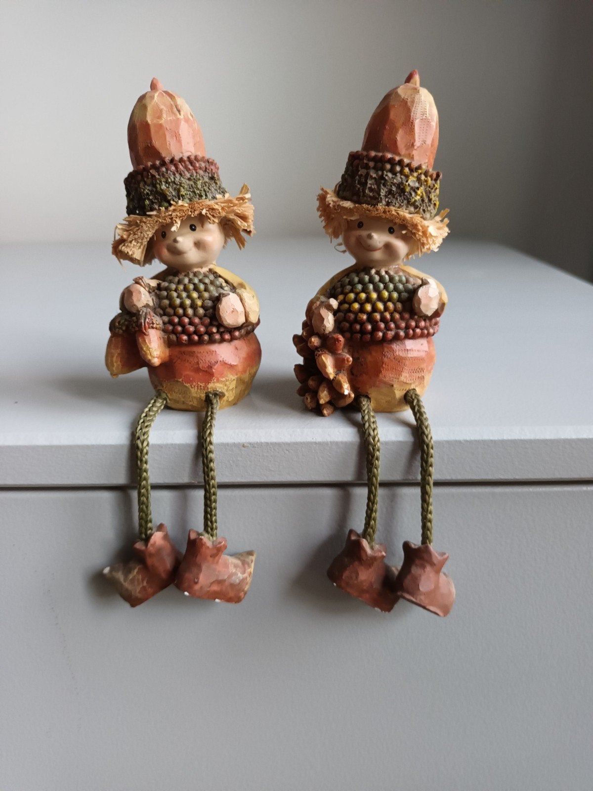 2 poppetjes decoratie herfst woondecoratie bungelend benen, Verzamelen, Beelden en Beeldjes, Ophalen of Verzenden, Gebruikt
