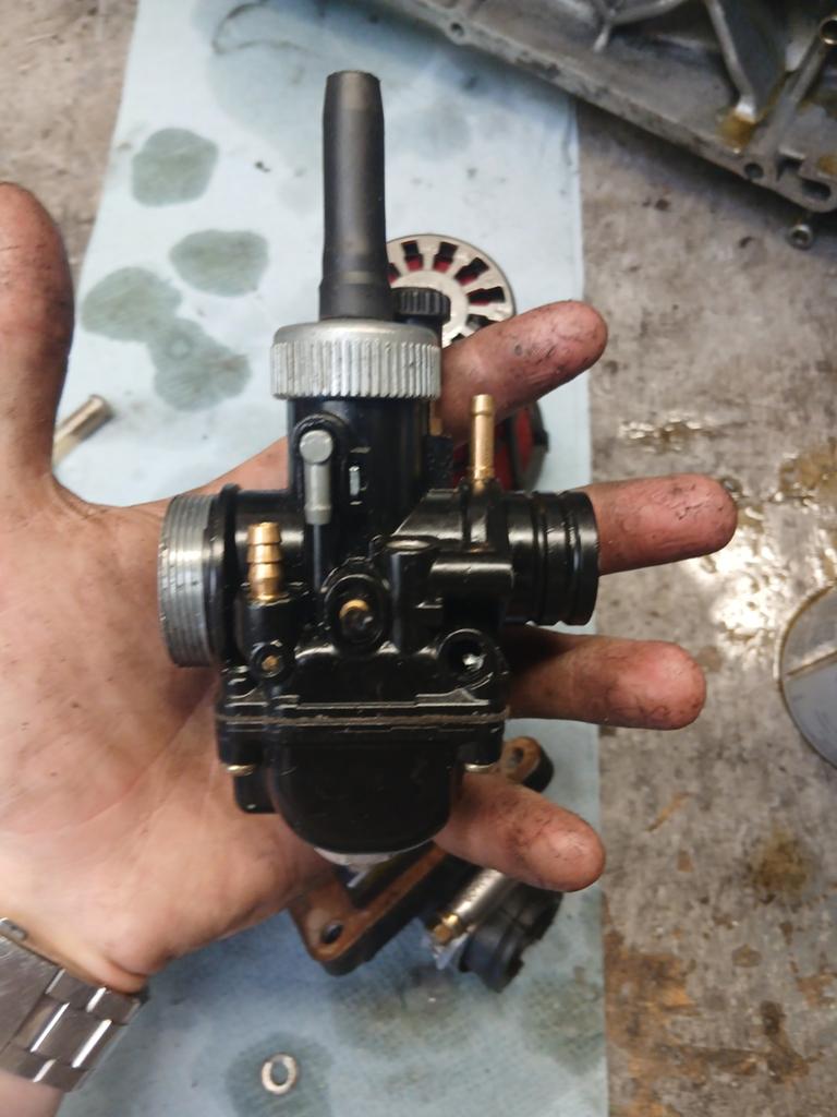 Universele 19mm carb met mallosi powerfilter, Ophalen, Zo goed als nieuw, Carburateur