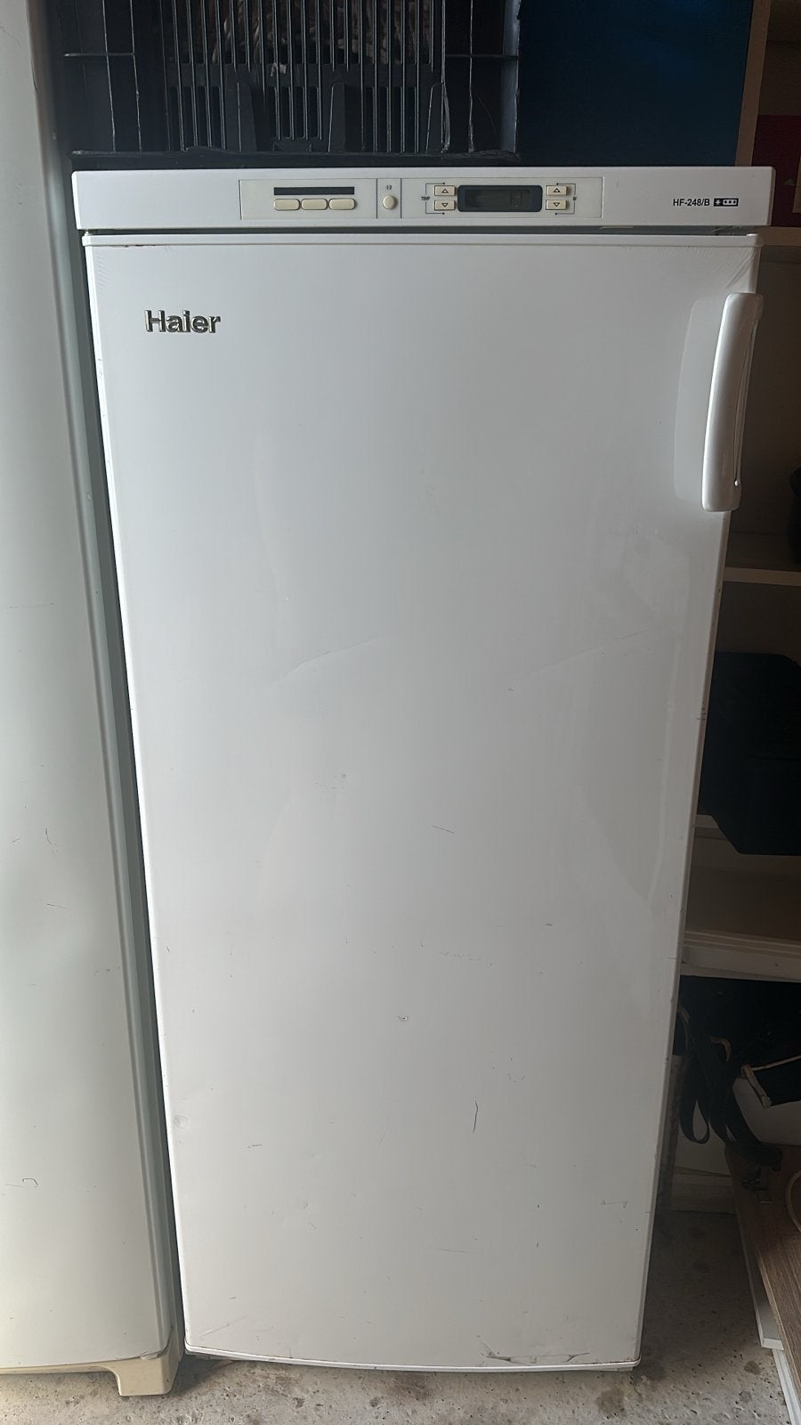 Haier Vrieskast HF-246R/B - Ruime en efficiënte vriezer, Gebruikt, Minder dan 60 cm, 160 cm of meer, Vrijstaand
