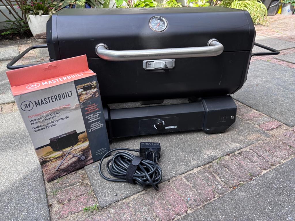 Masterbuilt Portable Charcoal Grill+ nieuwe Hoes !!, Tuin en Terras, Houtskoolbarbecues, Ophalen, Gebruikt