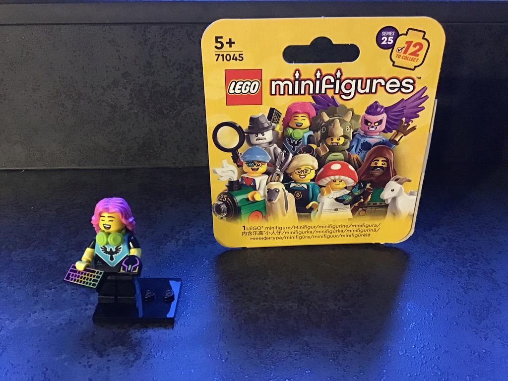 Lego Minifigures serie 25 (71045) - nummer 2 E-Sports Gamer, Ophalen of Verzenden, Zo goed als nieuw