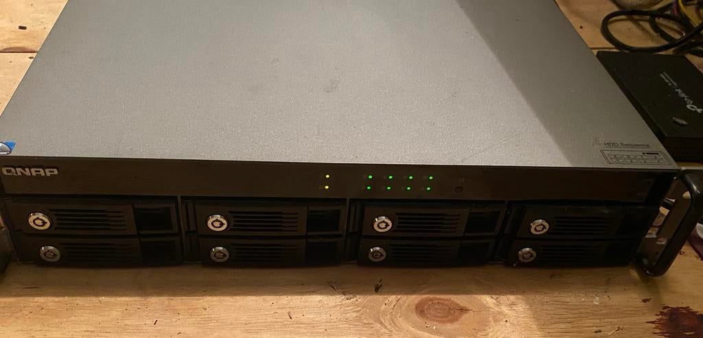 Qnap NAS TS-859U-RP+ 8-bay Rackmount Server, Computers en Software, NAS, Ophalen, Gebruikt