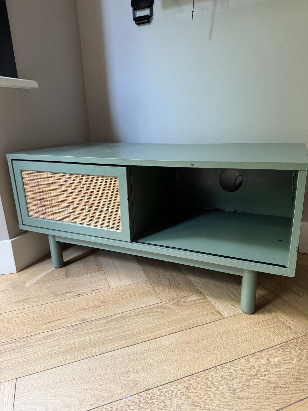 TV-meubel met rotan detail - Groen (86x39x41 cm), Ophalen, Gebruikt, 50 tot 100 cm, Minder dan 100 cm