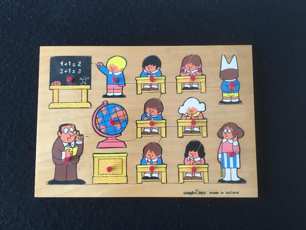 Vintage Simplex houten schoolpuzzel – juf, meester & klas, Ophalen of Verzenden, 10 tot 50 stukjes, Gebruikt, Van hout