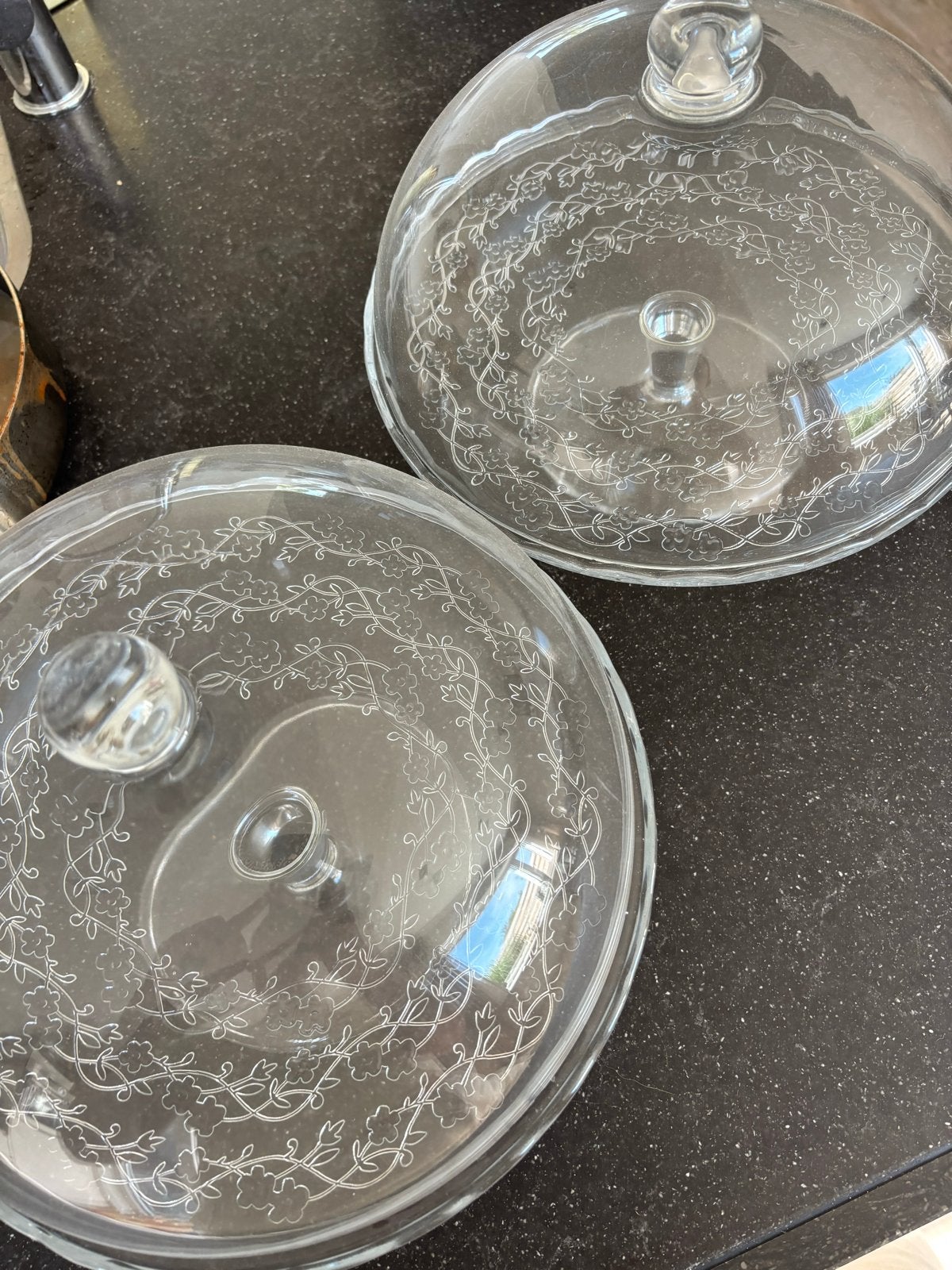 Glazen taartplateau met deksel - set van 2, Antiek en Kunst, Ophalen