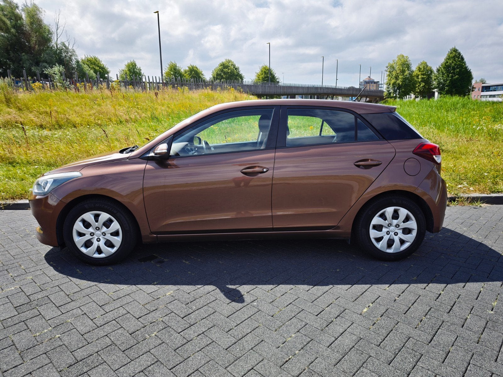 Hyundai i20 1.2i HP Blue 84PK 5D 2015 Bruin, Auto's, 40 €/maand, 4 cilinders, Bruin, Handgeschakeld