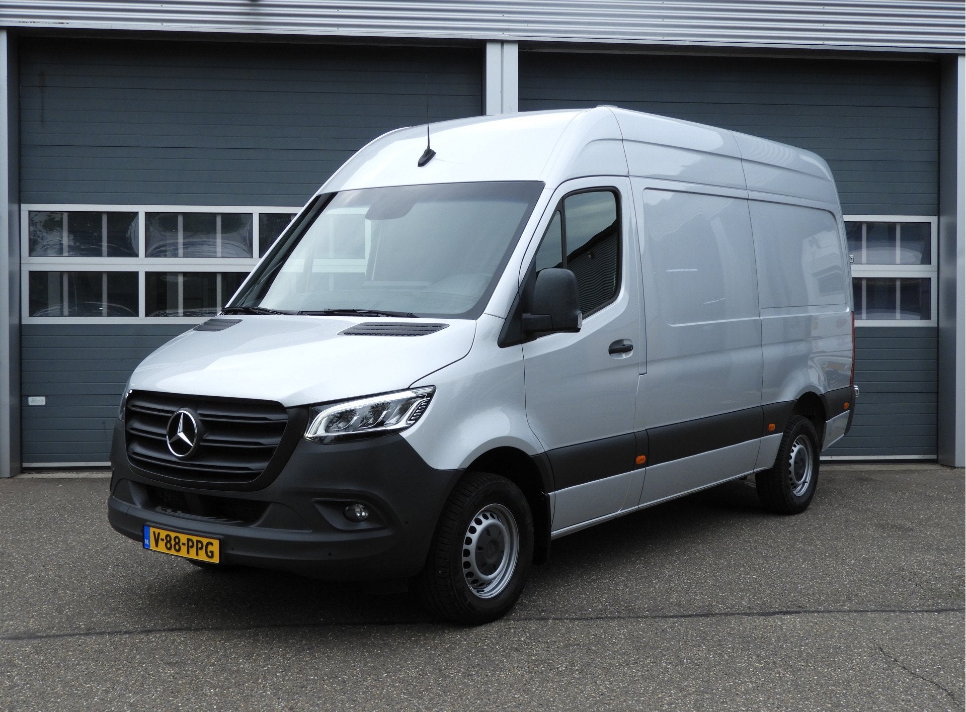 Mercedes-Benz Sprinter 317 1.9 CDI L2H2 RWD AUT | 3.5t TREKH, Automaat, Achterwielaandrijving, Gebruikt, Euro 6
