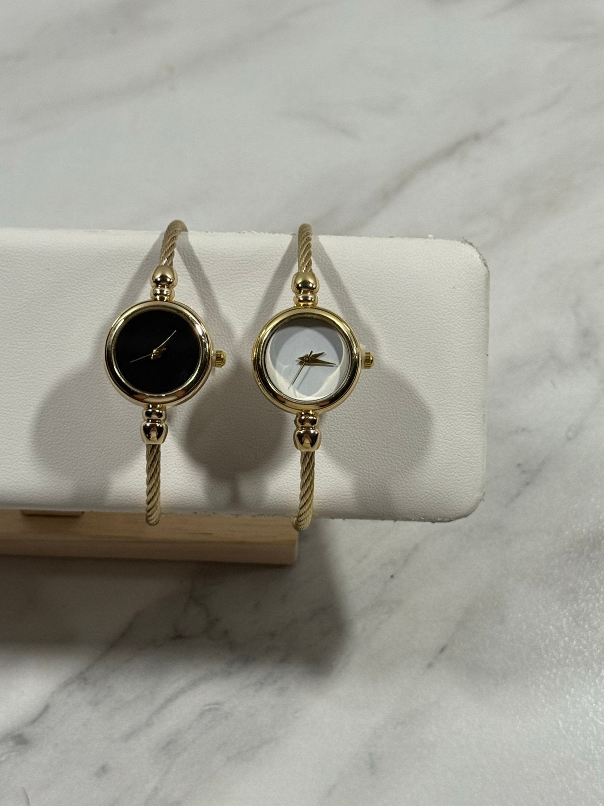 Elegante gouden armbandhorloges - Zwart en Wit, Overige merken, Overige materialen, Polshorloge, Ophalen of Verzenden