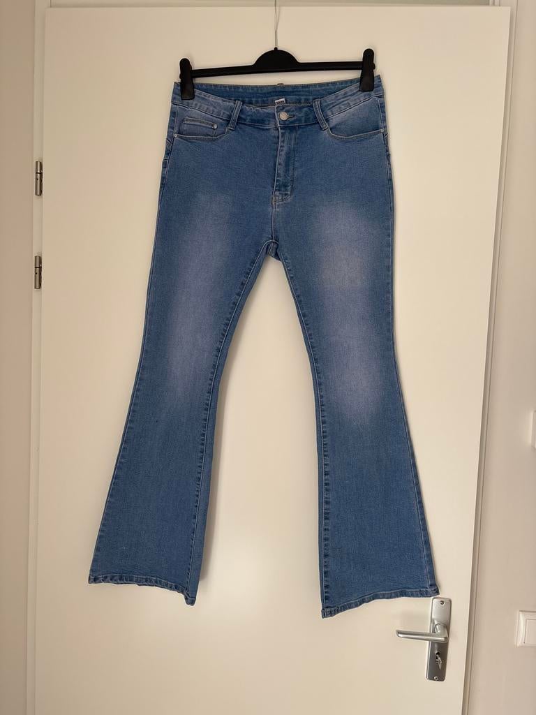 Dames flared broek maat 42, Kleding | Dames, Spijkerbroeken en Jeans, Ophalen of Verzenden, Zo goed als nieuw, Blauw, W33 - W36 (confectie 42/44)