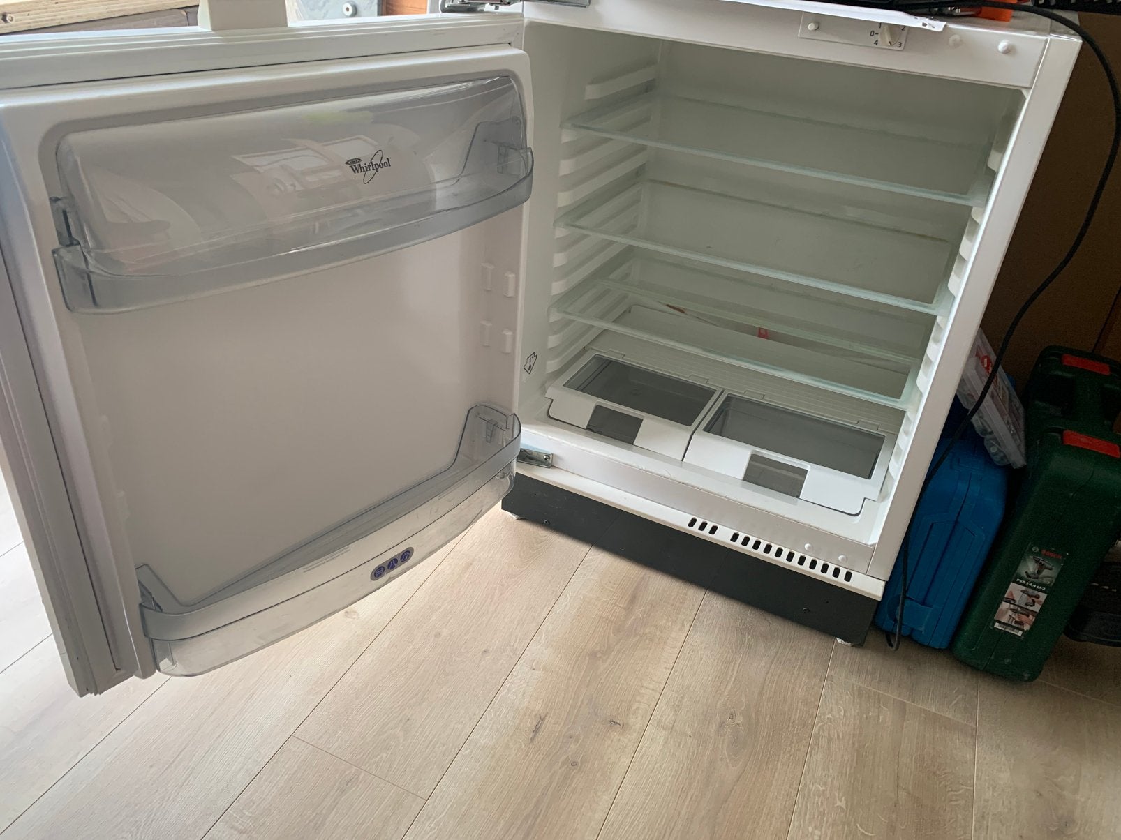 Inbouw koelkast Whirlpool, Ophalen, Minder dan 85 cm, 45 tot 60 cm, Zonder vriesvak
