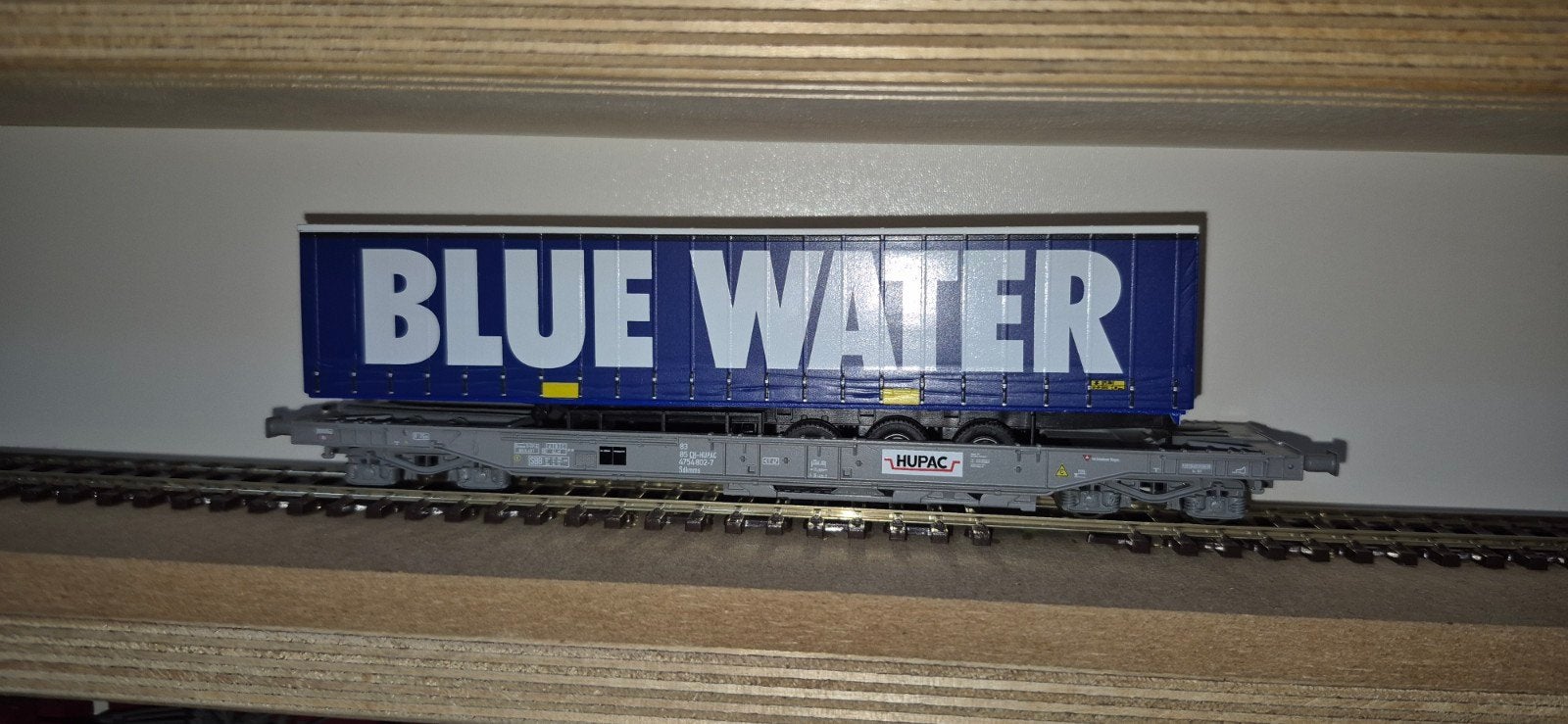 ROCO HUPAC 'BLUE WATER' containerwagon - Zo goed als nieuw, Gelijkstroom, Wagon, Ophalen of Verzenden, Zo goed als nieuw